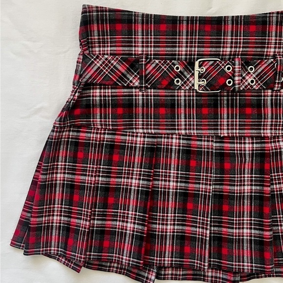 Y2K No Boundaries Plaid Pleated Mini Skirt - Picture 3 of 10